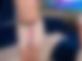 Live cam show with CharityBorneman - Fingering on AdultVida.com