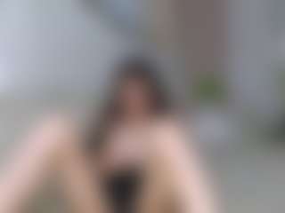 Live cam show with Fiilmee - Brown Hair Petite on Hubzter Live