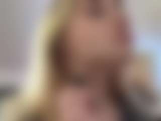Live cam show with FreddaChase - Shaved Pussy on Uber Horny