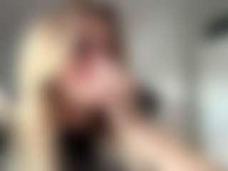 Live cam show with FreddaChase - Flashing on Uber Horny