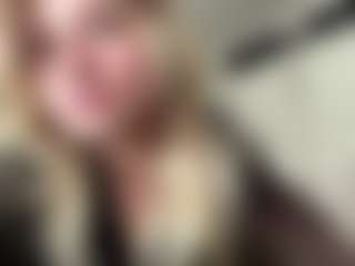 Live cam show with FreddaChase - Facial Piercings on livesuperchat.net