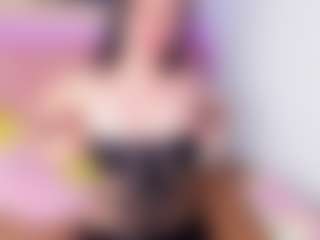 Live cam show with Lanaa-Brm - Skinny on CamClone