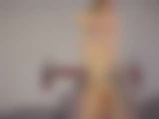 MiaThaine's Live Sex Cam Show