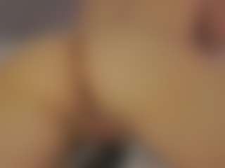 MiaThaine's Live Sex Cam Show