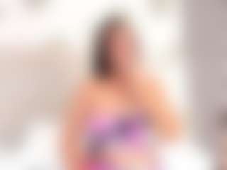 Live cam show with Mia Thompson - Upskirt on SxyPornLive