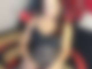 Live cam show with Missclouud - Average on AdultVida.com