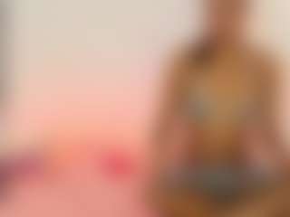 Live cam show with Zendayaa - Ebony Petite on Camsoda | colombia