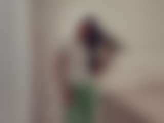 Live cam show with Marnera - Belly on Camsoda