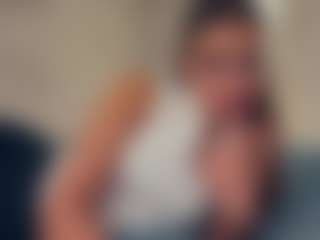 Live-Cam-Show mit Marnera - Big Tits Small Tits auf Camsoda
