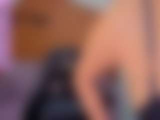 Isabella444-T's Live Sex Cam Show