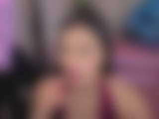 Isabella444-T's Live Sex Cam Show