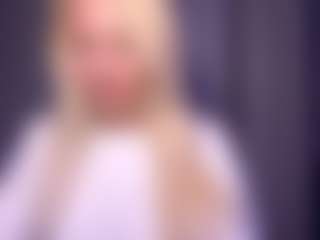 Live cam show with SavannaScallion - Blonde Hair Middle Aged on Camsoda