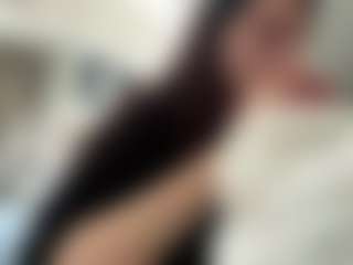 Bella's Live Sex Cam Show