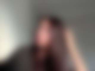 Bella's Live Sex Cam Show