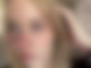 Live cam show with Emma - Full Nudity on madthumbs