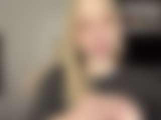Live cam show with Emma - Public on Camsoda