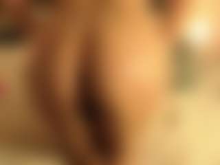 DianaaLight MILF webcam performer live streaming