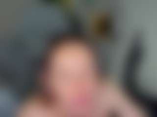 Live cam show with EmilyStevart - Green Eyes on Milfs Live