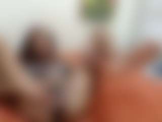 Live cam show with FluffyPeach23 - Athletic Strip on friskycurves.com