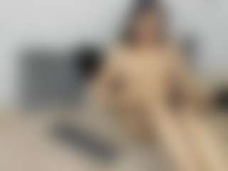 genesis-y-moon's Live Sex Cam Show