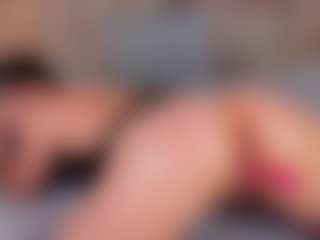Live cam show with JessiVelvet1 - Striptease on CamSodaAdn