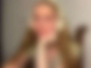 Live cam show with KamBeighley - Brown Eyes Toys on crypto-cams