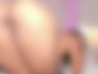 Live cam show with KendallWestt - Public Ebony on Camming Site