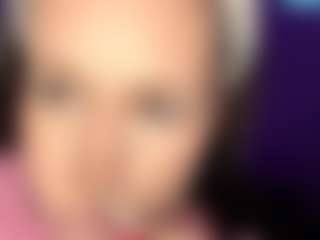 Live cam show with NeldaTinnin - Mature on xfollow cams