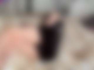 NeldaTinnin MILF webcam performer live streaming