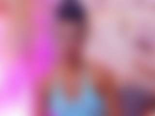 Live cam show with rossiecameron - Striptease on Livezox