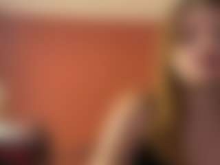 Live cam show with SandaMazzarella - Blowjob on Uber Horny