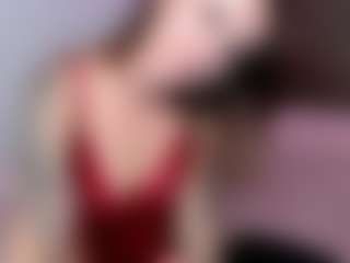 RonaRichi MILF webcam performer live streaming