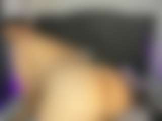 roxanne4u's Live Sex Cam Show