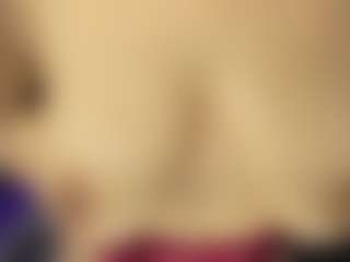 roxanne4u's Live Sex Cam Show