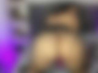 roxanne4u's Live Sex Cam Show