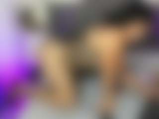 roxanne4u's Live Sex Cam Show