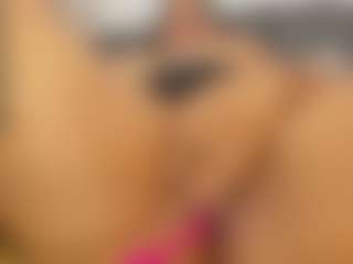 roxanne4u's Live Sex Cam Show