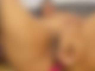 roxanne4u's Live Sex Cam Show