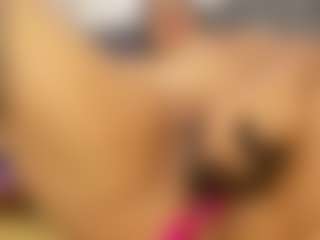 roxanne4u's Live Sex Cam Show