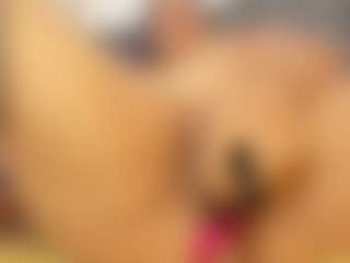 roxanne4u's Live Sex Cam Show