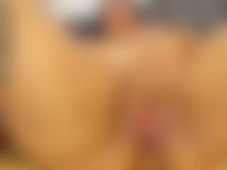 Live cam show with roxanne4u - Brown Hair on hrnylive.com