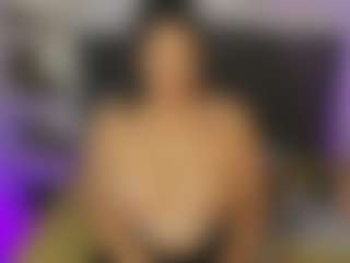 Live cam show with roxanne4u - Brown Hair MILF on Camsoda