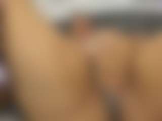 roxanne4u's Live Sex Cam Show