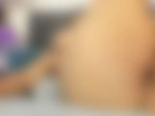 roxanne4u's Live Sex Cam Show