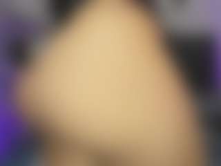 roxanne4u MILF webcam performer live streaming