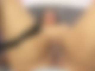 roxanne4u's Live Sex Cam Show