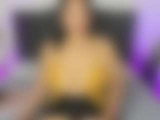 roxanne4u's Live Sex Cam Show
