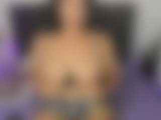 roxanne4u's Live Sex Cam Show