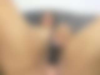 roxanne4u's Live Sex Cam Show