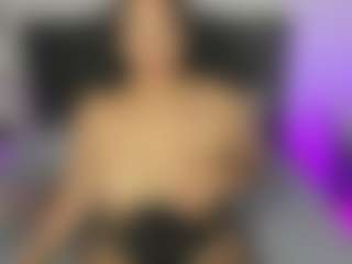 roxanne4u's Live Sex Cam Show